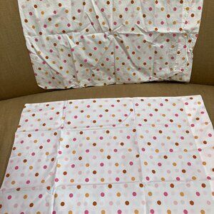 Garnet Standard Pillowcases (2 cases). Nearly new – one case is unused and the o